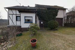 Wohnhaus und Scheune Wohnhaus und Scheune