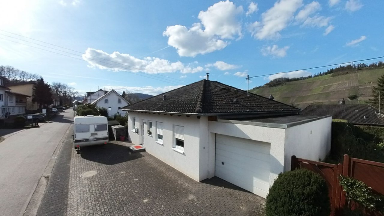 Garage mit Geräteraum Garage mit Geräteraum