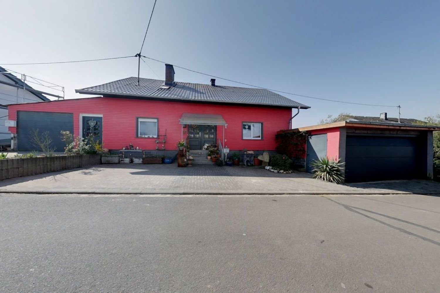 Esch: Großes Einfamilienhaus mit ELW unabhängig von Öl und Gas 