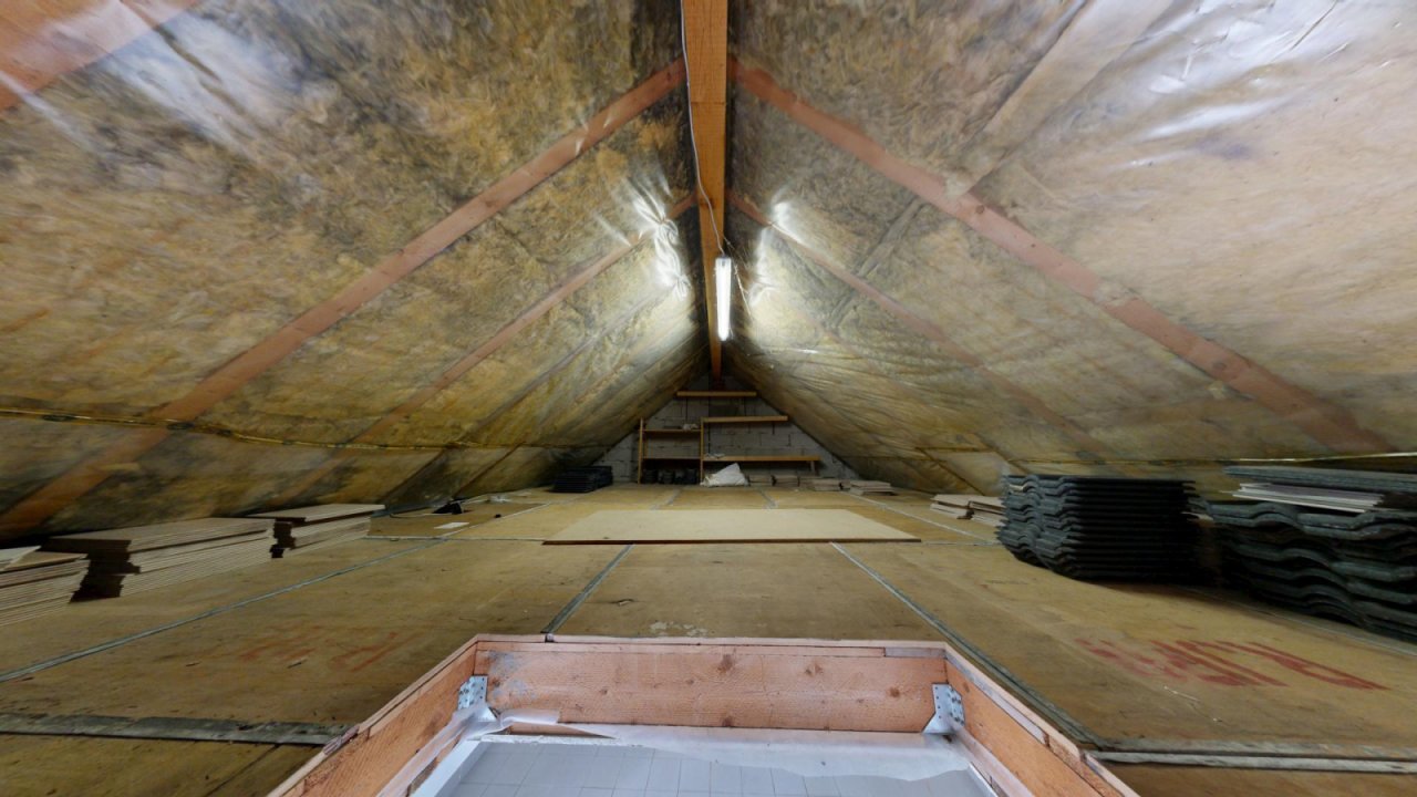 Dachboden/Lagerfläche über der Garage Dachboden/Lagerfläche über der Garage