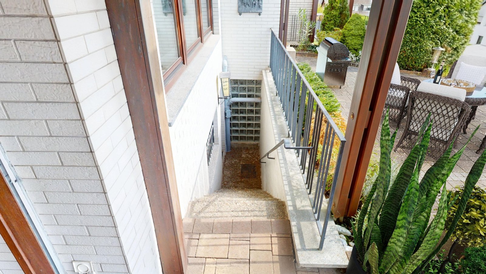 Aussentreppe von der Kellerbar zur Terrasse Aussentreppe von der Kellerbar zur Terrasse