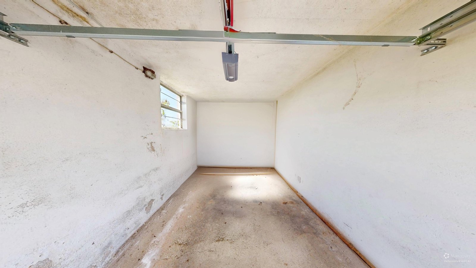 Garage mit Sektionaltor Garage mit Sektionaltor