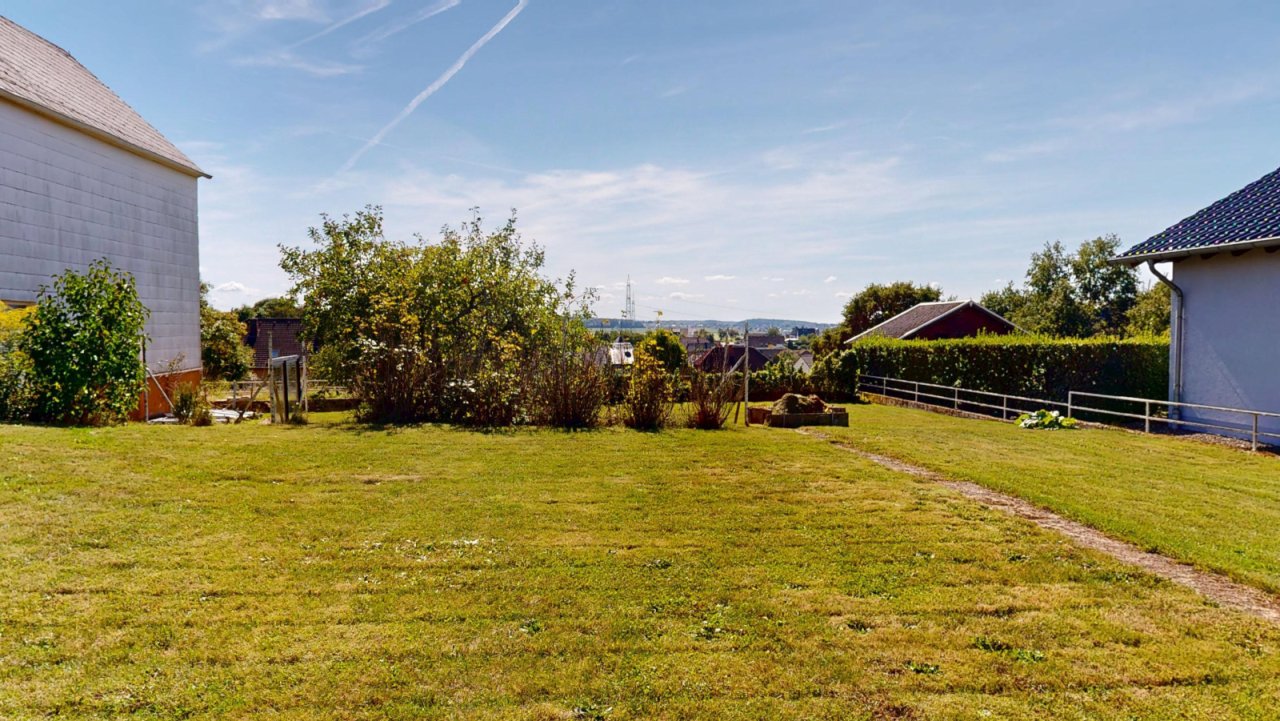 Garten/Baustelle neben dem Haus