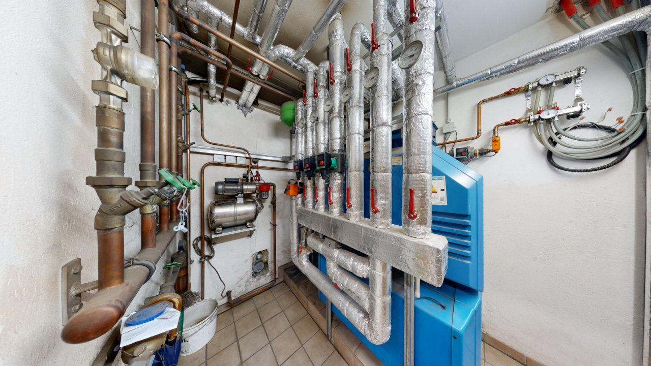 Ölzentralheizung, Hauswasserwerk Ölzentralheizung, Hauswasserwerk